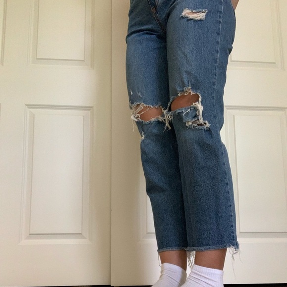 Distressed, high waisted blue jeans! - Picture 4 of 6